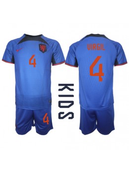 Nederländerna Virgil van Dijk #4 Replika Borta Kläder Barn VM 2022 Kortärmad (+ byxor)